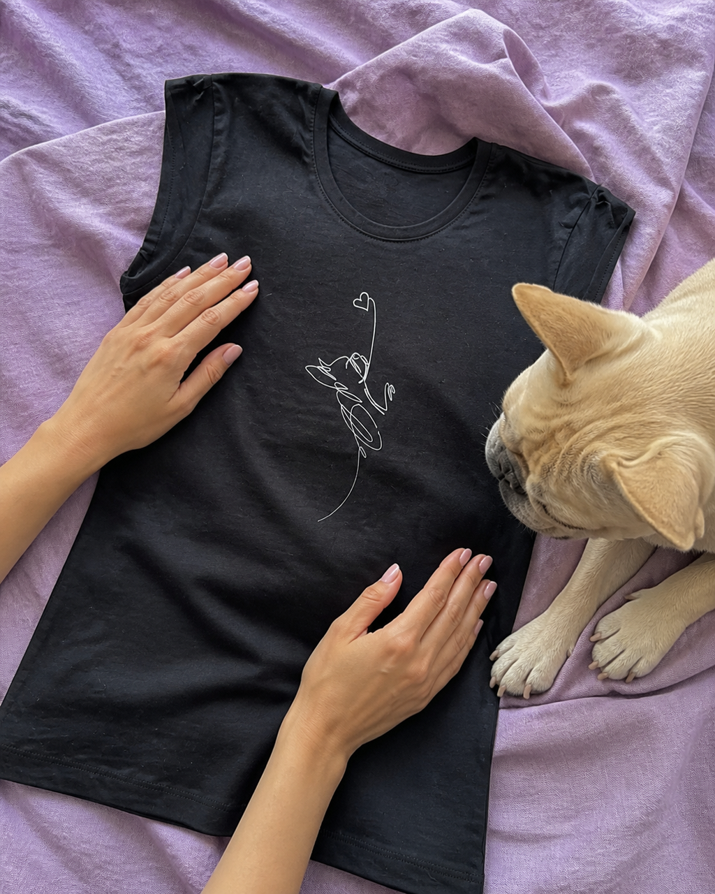 T-shirt nera in cotone con manica raccolta - linea cuore