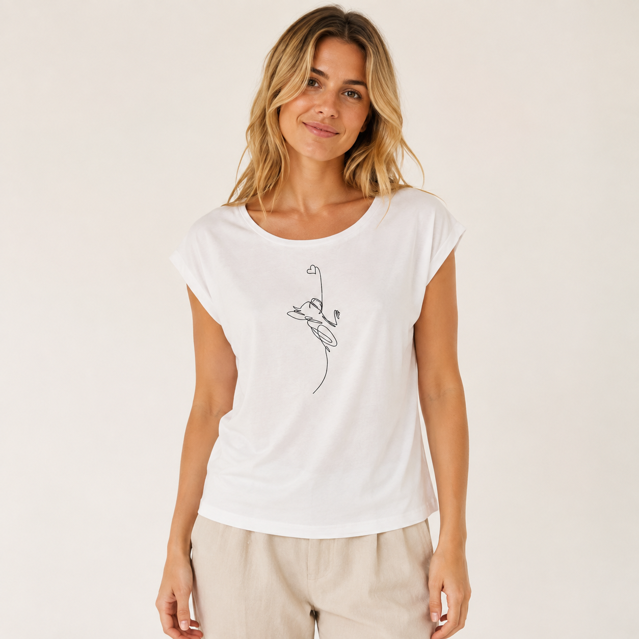 T-shirt bianca girocollo ampio “Linea cuore” in cotone organico